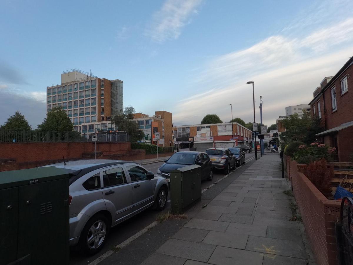 Lbt Ltd Gazde/Camere de închiriat Londra